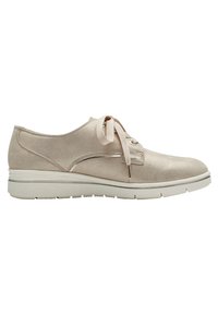 Scarpe beige con lacci in suede testurizzato, caratterizzate da una punta arrotondata, lacci in morbido satin e una suola leggera bianca con sottili strati.