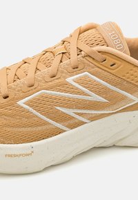 New Balance FRESH FOAM X 1080 V13 - Utcai futócipők - dolce