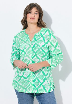 Camicia a maniche lunghe con bottoni verde e bianca, caratterizzata da un motivo a foglie e un collo a V. Realizzata in tessuto leggero, vestibilità comoda.