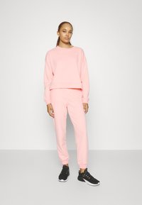 Puma LOUNGEWEAR SUIT - Tuta - peach smoothie