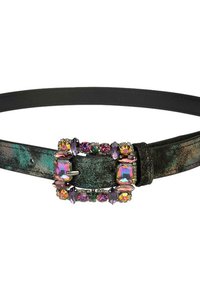 Zwarte riem met een iriserende afwerking, voorzien van een juwelen gesp versierd met multikleurostenen in verschillende vormen en maten.