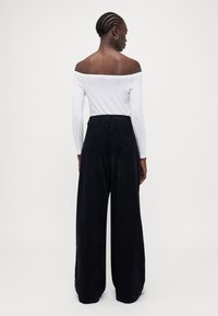 ONLY Tall ONLSVEA NESSA CORD WIDE  - Bukse - black