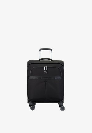 Valise souple noire avec quatre roues, poche zippée à l'avant, poignée télescopique et poignée supérieure, debout sur un fond blanc.
