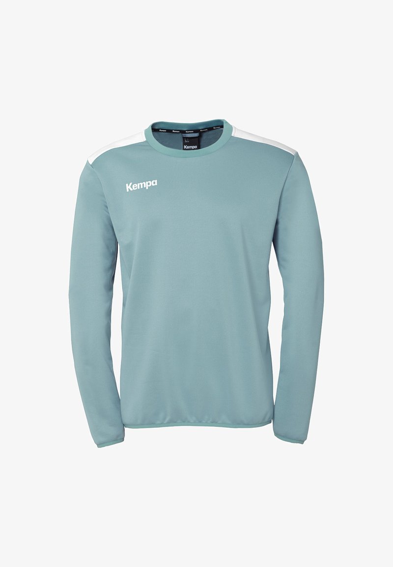 Lichtblauwe sportshirt met lange mouwen van een gladde stof. Bevat witte schouderaccenten en het "Kempa" logo op de voorkant.