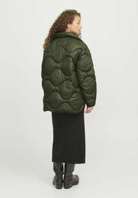 JJXX SHINY QUILTED OTW SN - Wintermantel - grape leaf