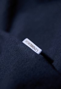 Lindbergh EMBROIDERY TEE - T-shirt med print - deep blue sea