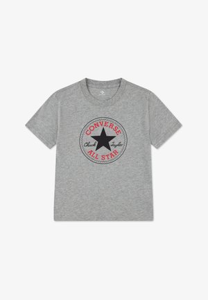 Grijs katoenen T-shirt met een ronde zwart-rode "Converse All Star"-logo met een ster in het midden. Korte mouwen en een ronde hals.