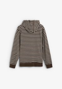 Sudadera con capucha de manga larga a rayas horizontales marrón y blanca, con puños y dobladillo acanalados, vista desde la parte trasera sobre un fondo blanco.