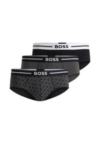 Tre par briefs i sort, mørkegrå og mønstret mørkegrå. Stoffet har en elastisk talje med "BOSS" logo og striber.