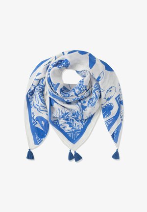 Weißes dreieckiges Tuch mit blauen botanischen Motiven und drei blauen Quasten an jeder Ecke, zu einer Schlaufe gefaltet.