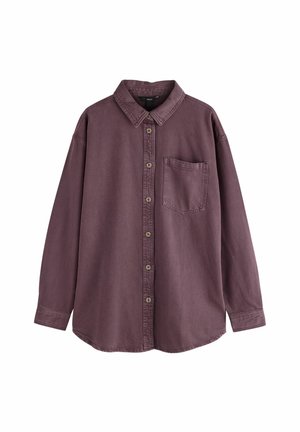 Chemise à manches longues boutonnée en violet atténué avec poche poitrine gauche à l'avant et col pointu, présentée sur fond blanc.
