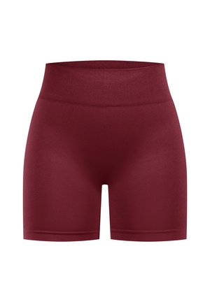 Mørkerøde træningsshorts med en bred elastisk talje, designet til komfort og fleksibilitet under fysiske aktiviteter.