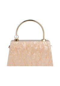 Bolso de acrílico rosa con forma triangular estructurada, asa de metal en tono dorado y un detalle de perla. Textura suave con un patrón marmoleado.