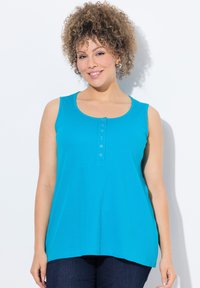 Top senza maniche color turchese con scollatura rotonda, dotato di una chiusura a cinque bottoni e tessuto morbido e liscio. Vestibilità casual, con orlo leggermente svasato.