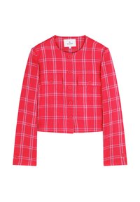 Chaqueta recortada de cuadros rojos con mangas largas, escote redondo y dos bolsillos en el pecho con botón. La tela tiene una textura suave con un ligero brillo.