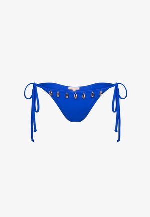 Blauwe bikini onderkant met strikzijde, voorzien van gouden schelpaccenten aan de voorkant. Glad textuur en een strak ontwerp.