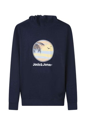Sudadera con capucha azul marino con un gráfico redondo de puesta de sol que presenta hojas de palma y pájaros, y el texto «Jack & Jones» debajo del gráfico.