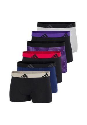 Sechs Paar Herren-Boxershorts in Schwarz, Weiß, Lila und Blau, jeweils mit einem andersfarbigen Bund mit schwarzem Logo.