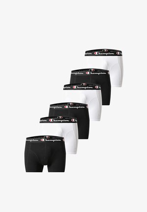 Sechs Paar schwarz-weißer Champion-Boxershorts, gestapelt in abwechselnden Farben, mit einem schwarzen Bund und dem Champion-Logo.