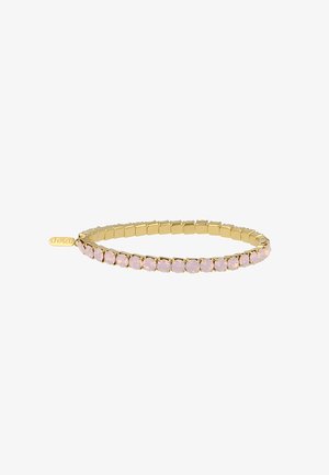 Bracelet extensible en ton or avec des pierres précieuses roses en rang, présentant une surface lisse et polie ainsi que de subtils accents géométriques.
