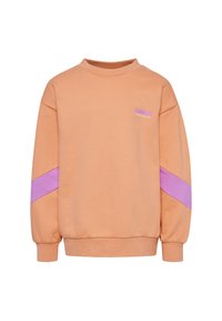 Pomarańczowy sweter z wysokim dekoltem, z fioletowym ukośnym paskiem i małym logo na klatce piersiowej. Wykonany z miękkiej, teksturowanej tkaniny.