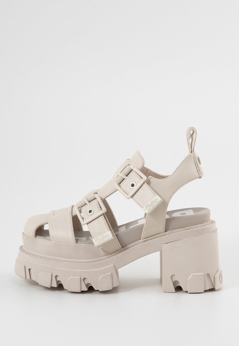 Sandale cu platformă