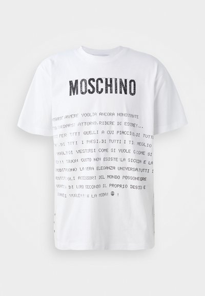Weißes T-Shirt mit kurzen Ärmeln, das das auffällige schwarze "MOSCHINO"-Logo und italienischen Text in verschiedenen Schriftarten auf der Vorderseite trägt. Normale Passform.