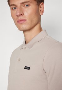 Calvin Klein BUTTON - Poloshirts - atmosphere