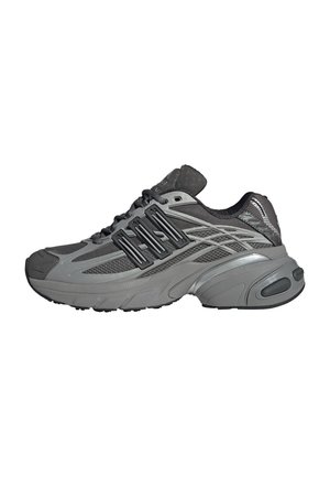 Basket de sport gris foncé avec panneaux en mesh, semelle épaisse et coussinée, et design à lacets, vue de profil sur fond blanc.