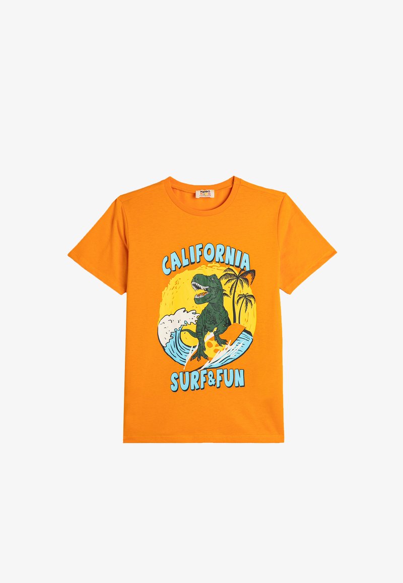 Pomarańczowa bawełniana koszulka z grafiką dinozaura, palmami, falami oraz napisem "CALIFORNIA SURF & FUN" w niebieskim i czarnym kolorze.