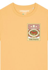 Geel katoen t-shirt met een kleurrijke grafische print van een pastagerecht, met de tekst "DE PASTA" eronder, omlijst door decoratieve sterren en manen.