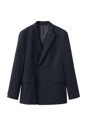 Blazer nero doppiopetto con revers a punta, sei bottoni, due tasche frontali con patta e una tasca sul petto a filetto, appeso con le maniche distese.