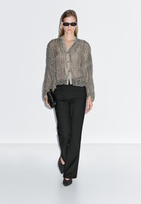 Massimo Dutti GATHERED GINGHAM GARMENT - Hemdbluse - black