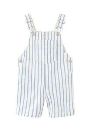 Salopette courte blanche à rayures verticales bleu clair, poche poitrine avant, bretelles réglables et boutons latéraux.