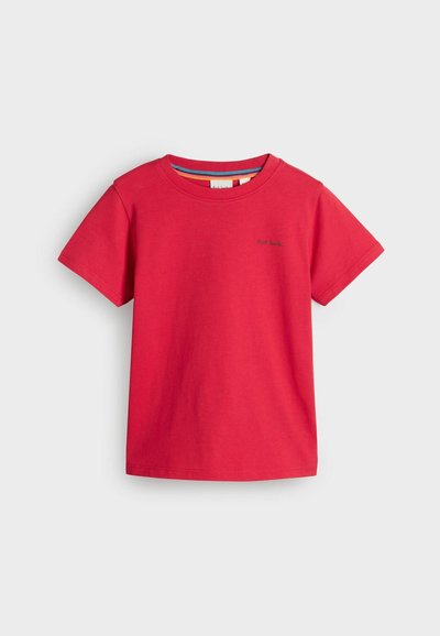 Camiseta de algodón roja con mangas cortas, cuello redondo y un pequeño logotipo de texto negro en la parte frontal. Textura suave con un ajuste estándar.