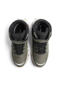 Gröna och svarta hög-top sneakers med meshmaterial, texturerade detaljer, dynamisk snörning och gummisula med brun friktion. Storlek 35.