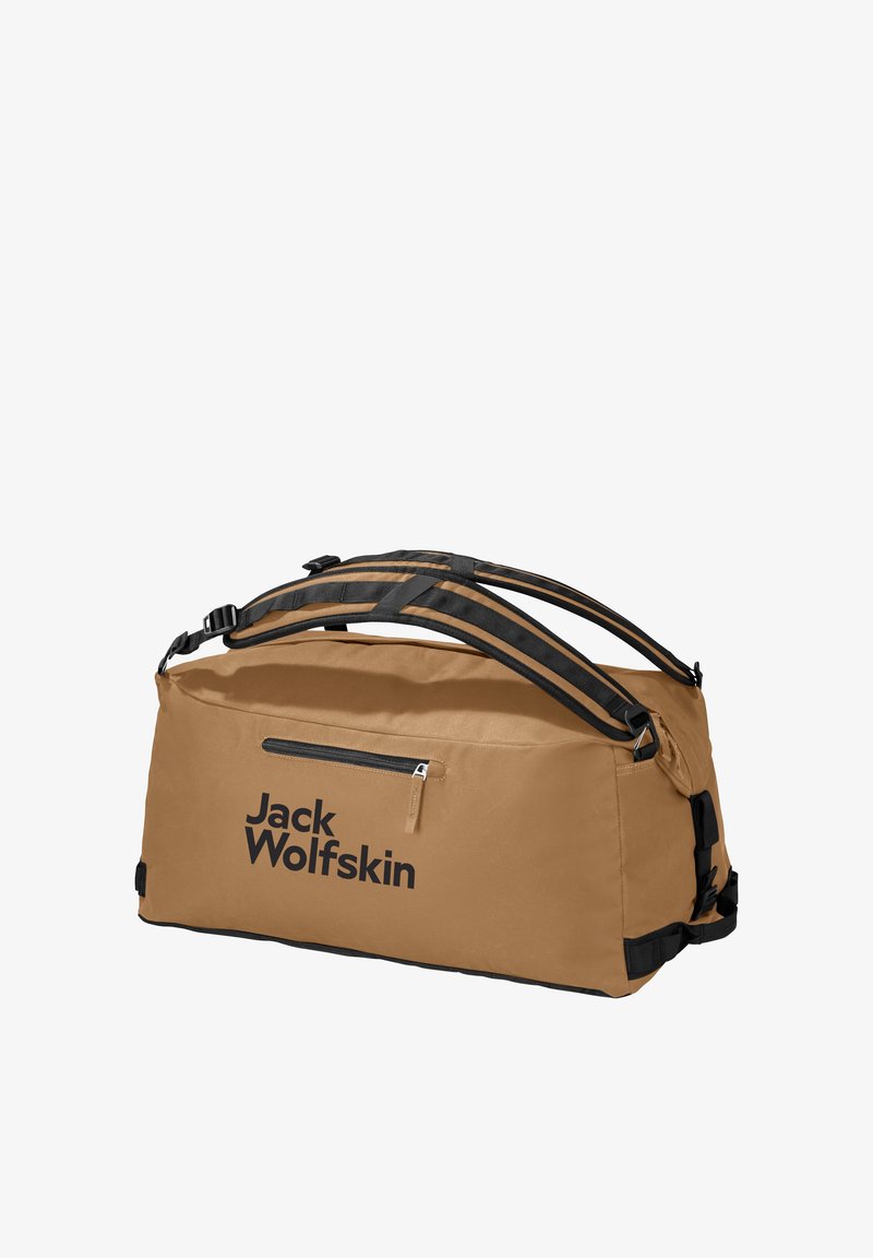 Bruine stoffen sporttas met zwarte accenten, voorzien van een bovenrits, verstelbare schouderbanden en een voorvak met rits. Groot logo gedrukt aan de zijkant.