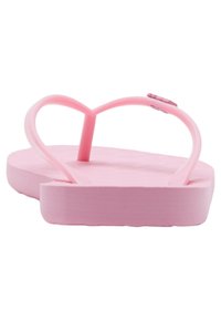 Lyserød flip-flop med en tekstureret fodseng og tynde, hjerteformede stropper. Fremstillet af letvægts gummimateriale. Flad, rund sål.