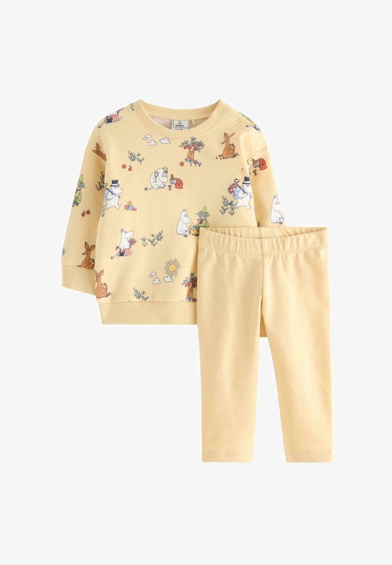 Κίτρινο φούτερ με κινούμενα σχέδια ζώων και φυτών, συνδυασμένο με κίτρινες κολάν. Μαλακό ύφασμα, ριμπ μανσέτες και ελαστική ζώνη στα παντελόνια.