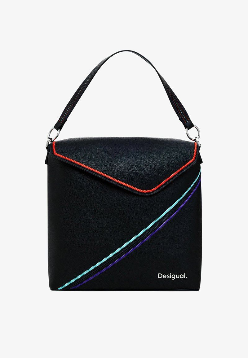 Borsa nera in pelle sintetica con un cappuccio triangolare. Presenta cuciture zigzag multicolori e un manico in metallo argentato. Logo del marchio nella parte inferiore.