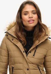 Superdry & Co FUJI HOODED MID LENGTH PUFFER - Vinterfrakke - sandstone brown