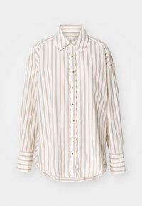 Camicia a righe in crema e marrone chiaro, con chiusura a bottoni sul davanti, colletto e maniche lunghe con orlo leggermente curvo.