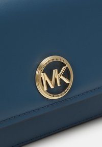 MICHAEL Michael Kors DELANCEY - Rankinė - blue