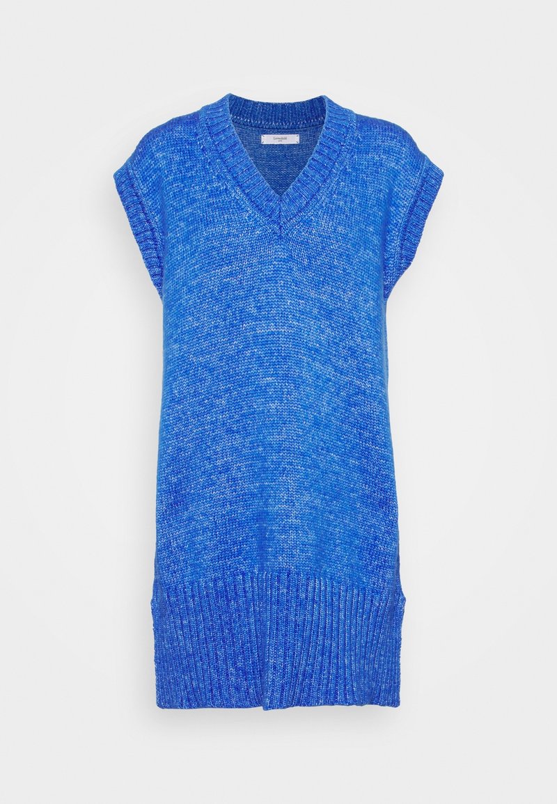 Bezrukávý modrý pletený svetr s výstřihem do V a zpevněným lemem, zobrazující texturovaný vzor smíšených modrých tónů.