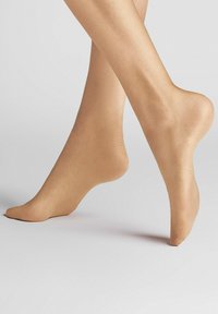 Beige, durchsichtige Strumpfhosen mit einer glatten Textur, nahtlosem Design und einem Fußstil mit abgerundetem Zehenbereich und offener Ferse.