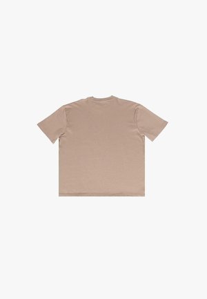 Camiseta de manga corta en color beige, hecha de algodón, que presenta un cuello redondo y una textura simple y suave sin patrones o adornos visibles.