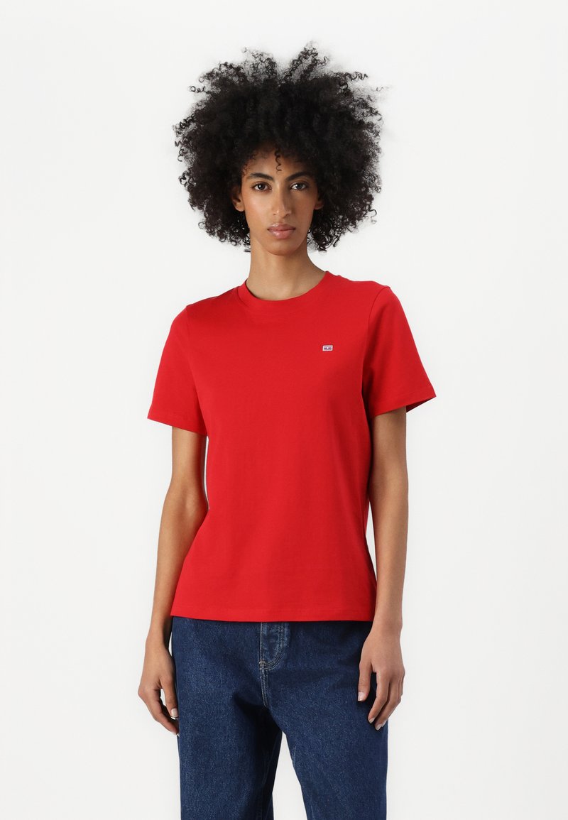 Tommy Hilfiger - CONTRAST FLAG TEE - Basic T-shirt - primary red, Enlarge