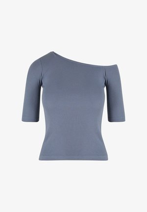 Lichtblauw geribbeld topje met een asymmetrische halslijn en korte mouwen. Gemaakt van rekbare stof voor een strakke pasvorm.