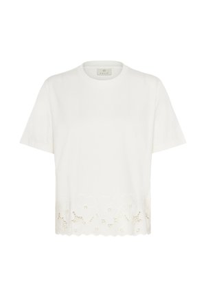Valge puuvillane T-särk, millel on lühikesed varrukad ja laineline äär, mille allosas on lilleline pitsdetail. Lihtne ja selge disain.