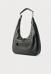 Czarna skórzana torba o gładkiej fakturze, o zaokrąglonym kształcie, bocznej kieszeni na suwak oraz złotych detalach. W zestawie regulowany uchwyt.